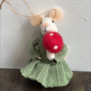 Birdmoss Matilda Mouse holding red mushroom, wool/cotton, handmade, 4.25” tall